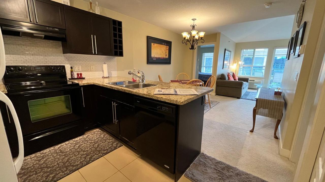 Waterscapes Resort Kelowna 2 Full Bedrooms Suite Vacation Rentals, Short Term Rentals. Exterior photo